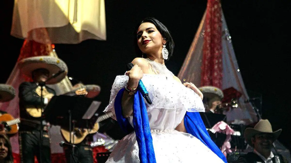 ángela aguilar en concierto